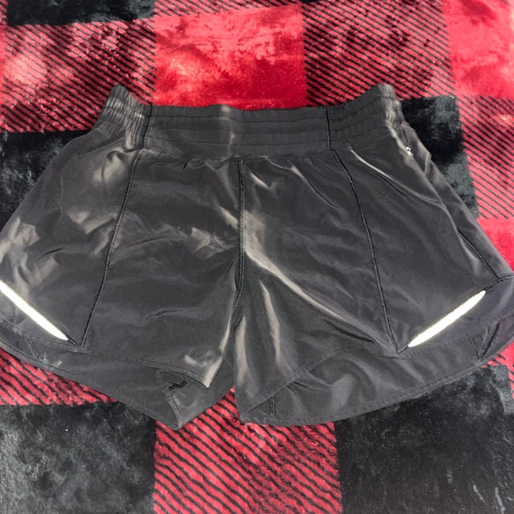 Lululemon Hotty Hot low-rise lined shorts 2.5